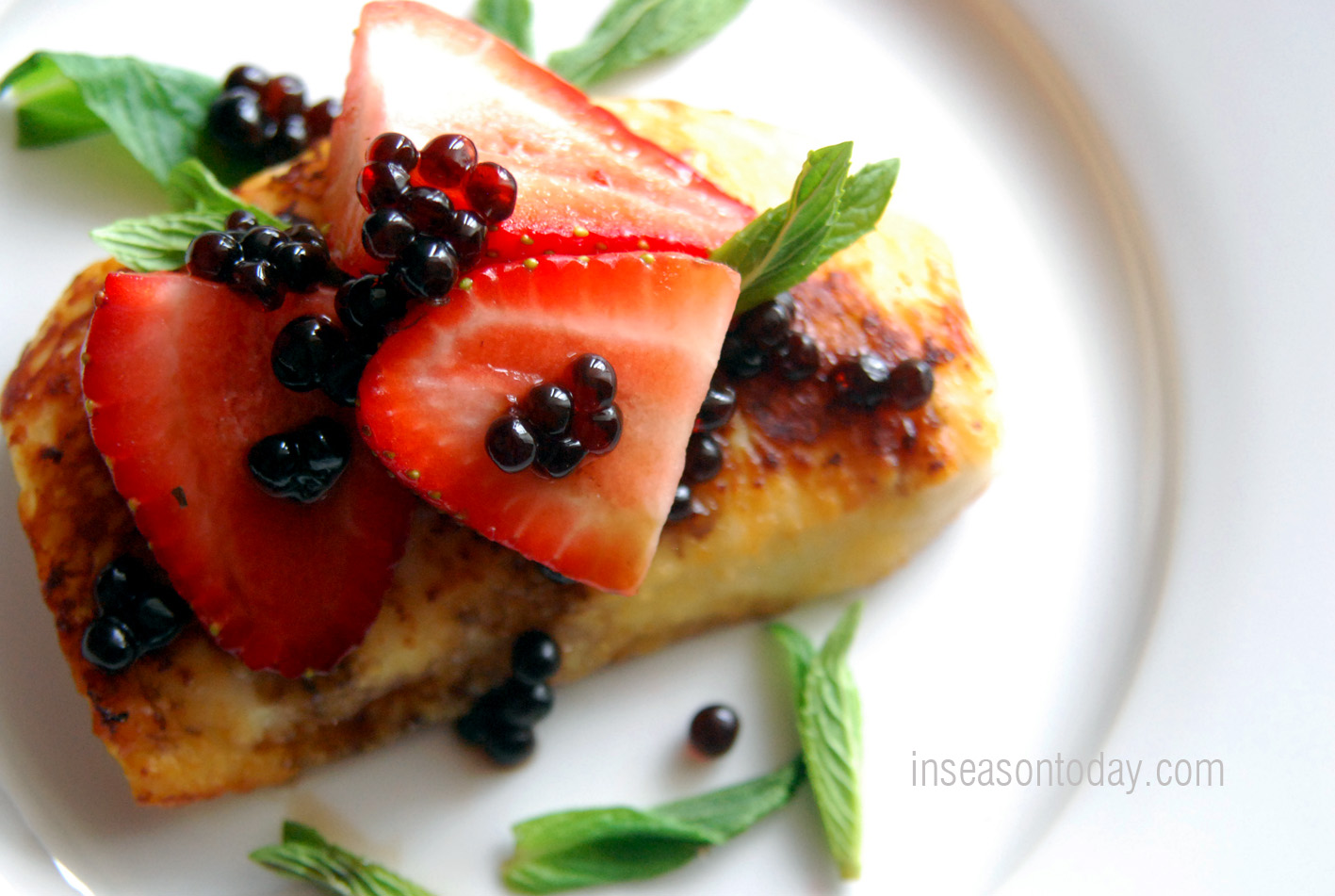 strawberries haloumi with balsamic pearls 4
