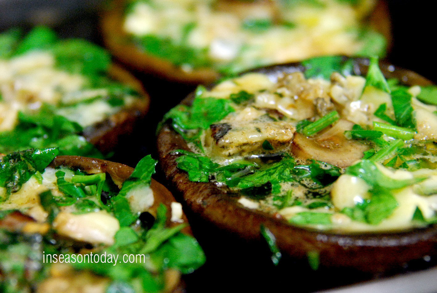 portobello mushrooms with garlic and blue cheese melt 1